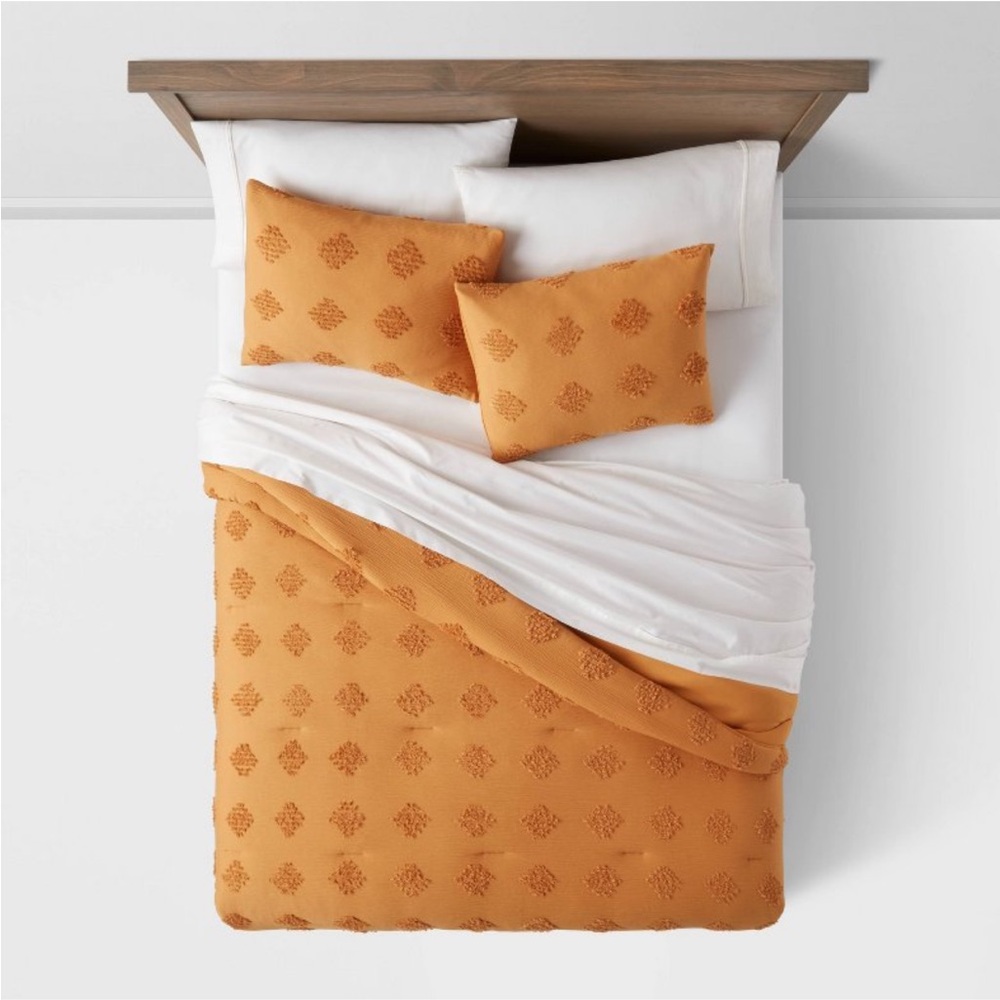 THRESHOLD NWT tufted diamond crinkle comforter and sham set -dark gold -queen